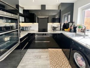 Kitchen- click for photo gallery